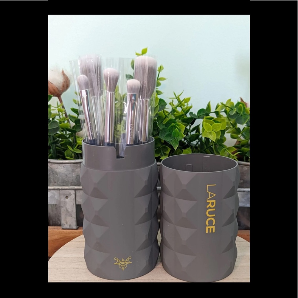NWT…LARUCE Beauty “Christine Brush Set” - Picture 8 of 10